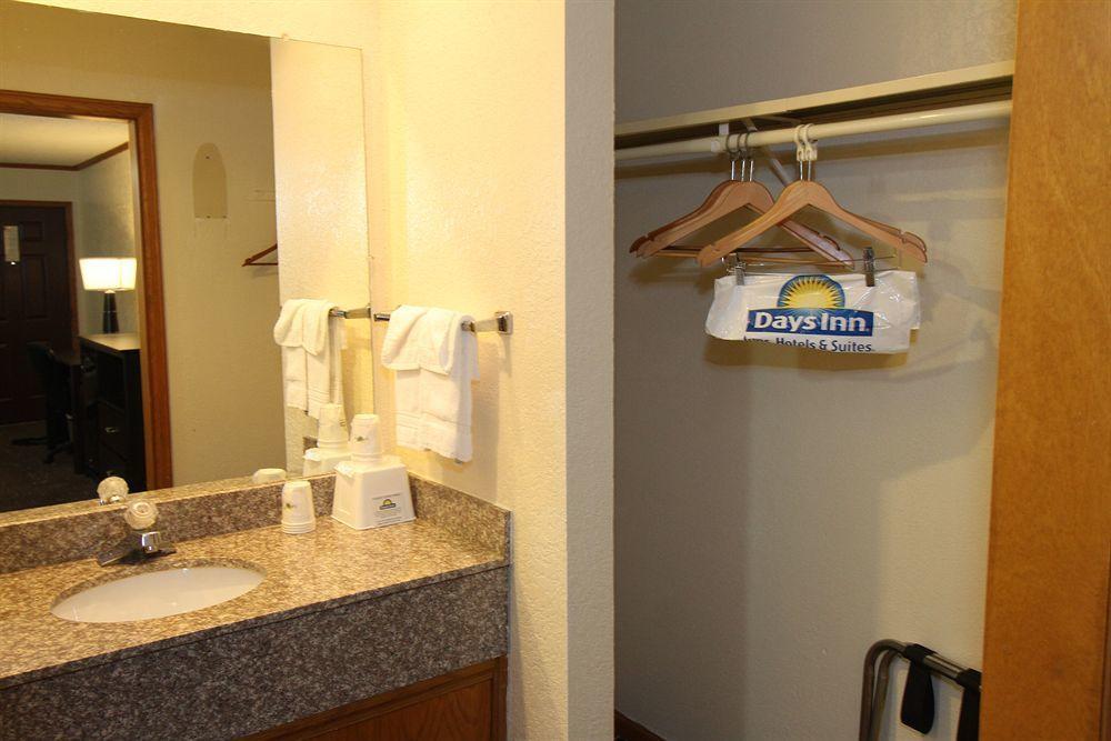 Days Inn Kansas City-Worlds Of Fun ภายนอก รูปภาพ