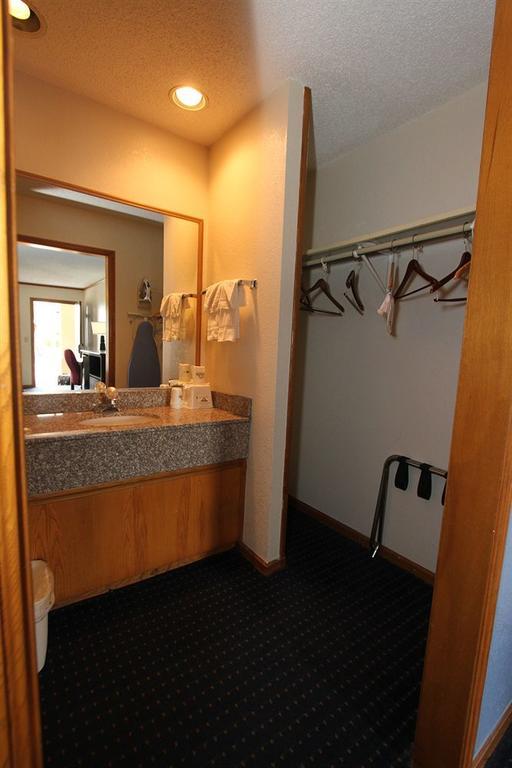 Days Inn Kansas City-Worlds Of Fun ภายนอก รูปภาพ