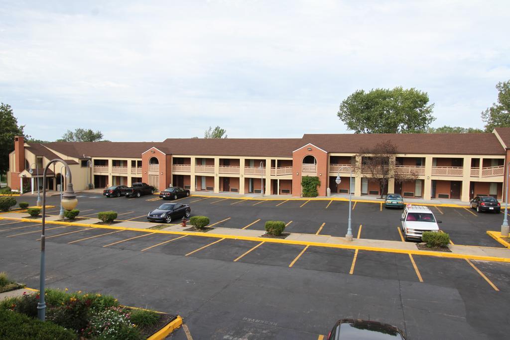 Days Inn Kansas City-Worlds Of Fun ภายนอก รูปภาพ