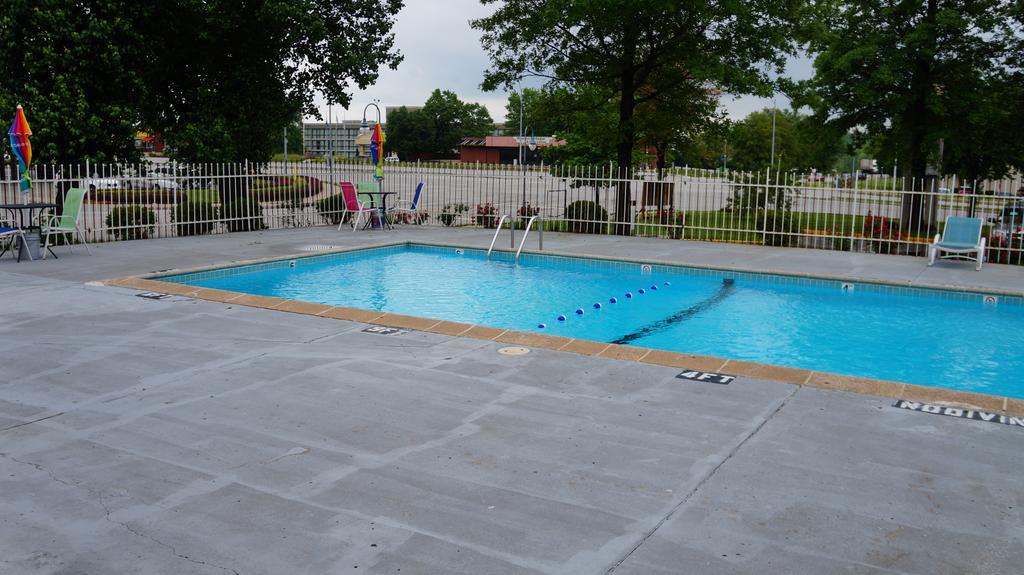 Days Inn Kansas City-Worlds Of Fun ภายนอก รูปภาพ