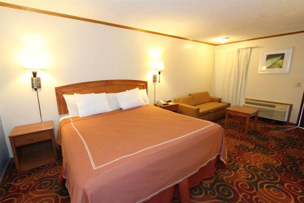 Days Inn Kansas City-Worlds Of Fun ภายนอก รูปภาพ