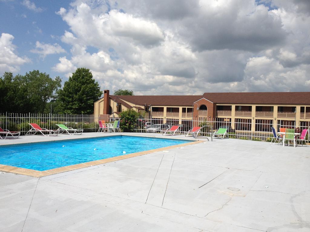 Days Inn Kansas City-Worlds Of Fun ภายนอก รูปภาพ